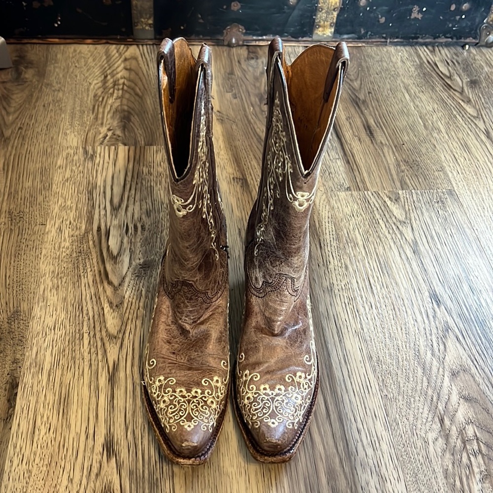 Corral size 6 boots